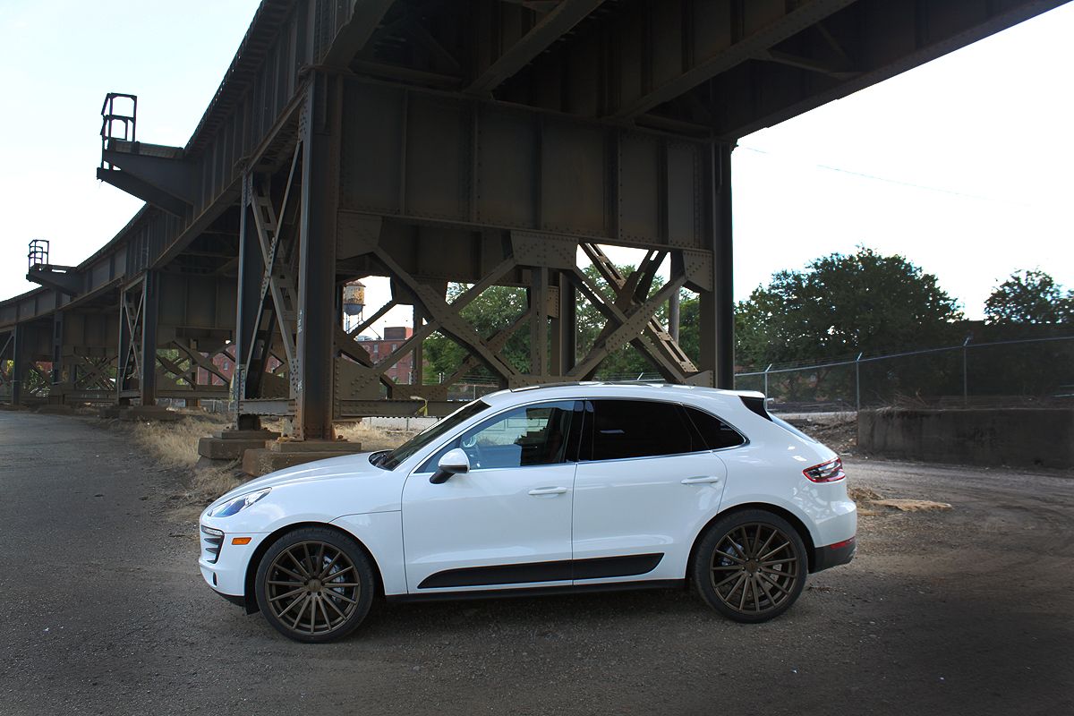 Preliminary Pics of the new 22" Wheels on Macan with Lowering Links