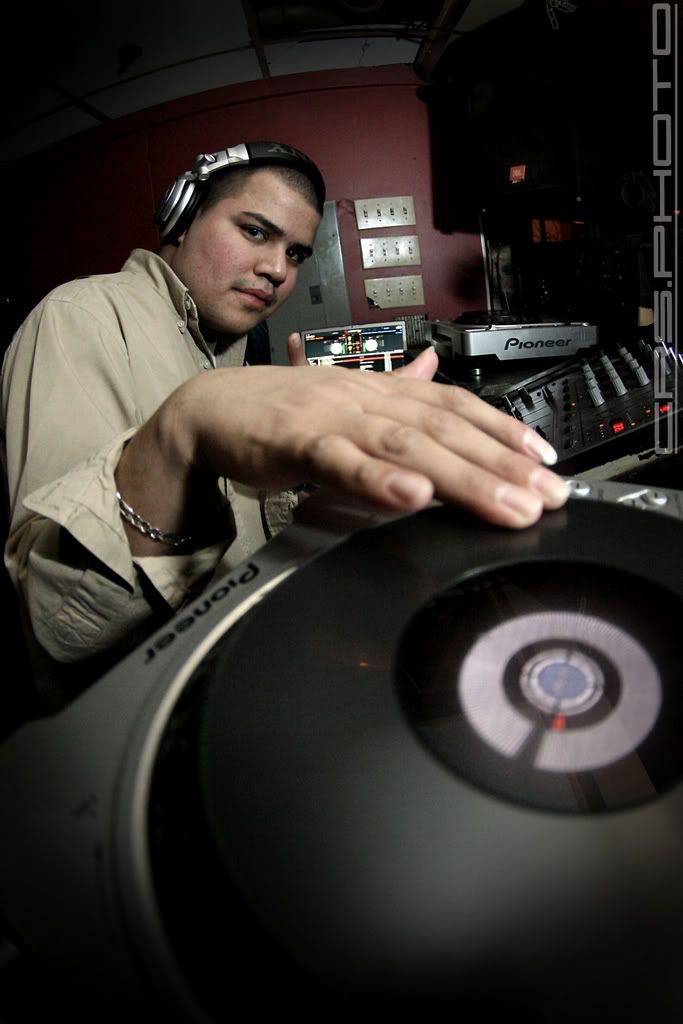 IMAGE: http://i85.photobucket.com/albums/k48/CRS_Photography/IMG_9534c.jpg