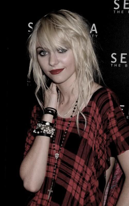 Taylor_Momsen_makes_8c02.jpg picture by BatmanFFS