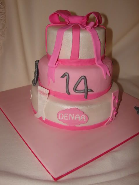 http://i85.photobucket.com/albums/k58/anjahuizinga/taarten/DSC00161.jpg
