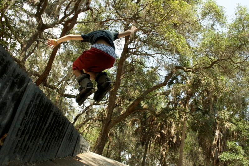 IMAGE: http://i85.photobucket.com/albums/k60/A7XdrummerA7X/people%20skating/IMG_2634.jpg