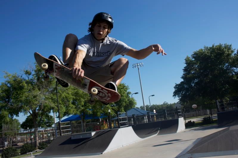 IMAGE: http://i85.photobucket.com/albums/k60/A7XdrummerA7X/people%20skating/IMG_2932.jpg