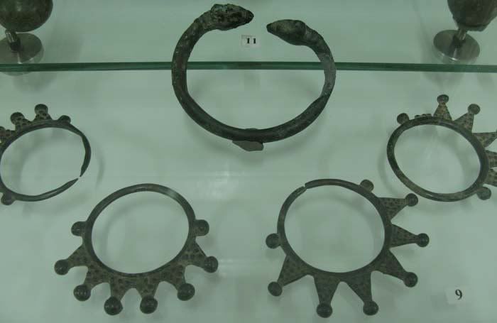 Bracelets Iron bracelets (Bactrian period Greek? It was unclear.)