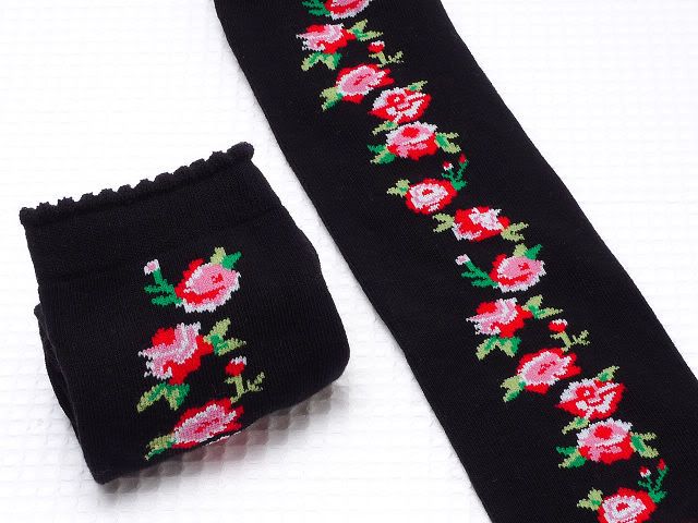 Secret Shop Red Rose Bouquet Lolita Socks