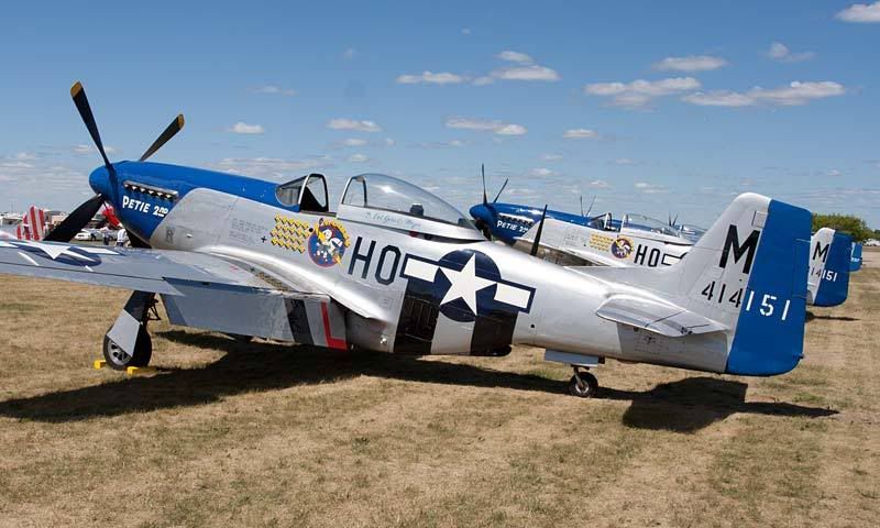 http://i85.photobucket.com/albums/k68/bomberflight/IMG_1442_KOSH_JUL2005_350D.jpg