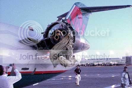 uncontained engine failure..Bombardier CRJ200LR - AvCom
